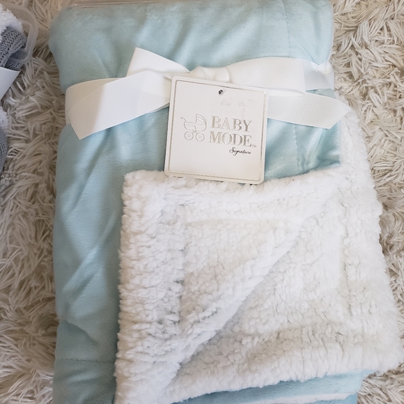 Brand new baby blanket - Picture 3 of 3